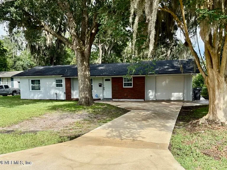 7018 Bonnie Brae Ln — Photo 1