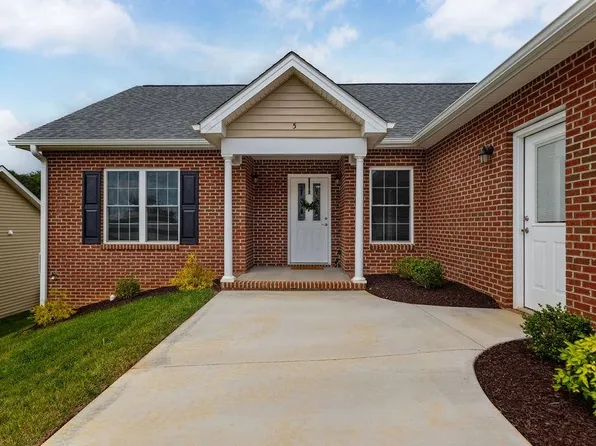 5 River Oak Dr, Staunton, VA 24401