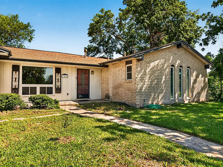 7239 Bridle Path — Photo 3