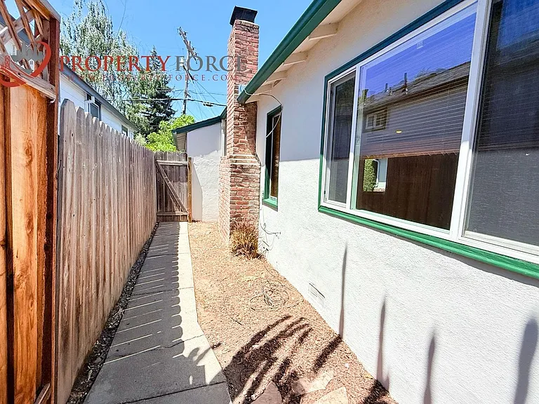 1623 Howard Ave — Photo 39
