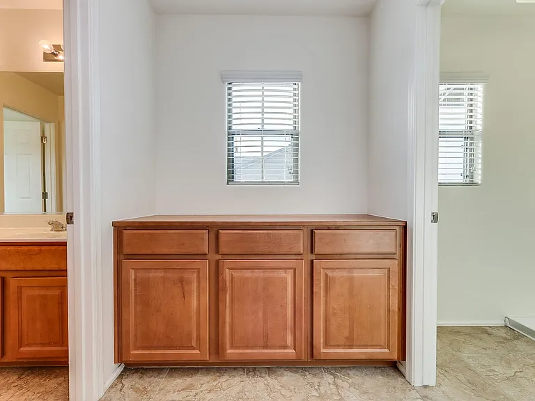 869 E Doral Ct — Photo 14