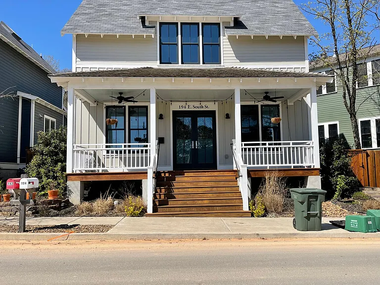 194 E South St — Photo 1