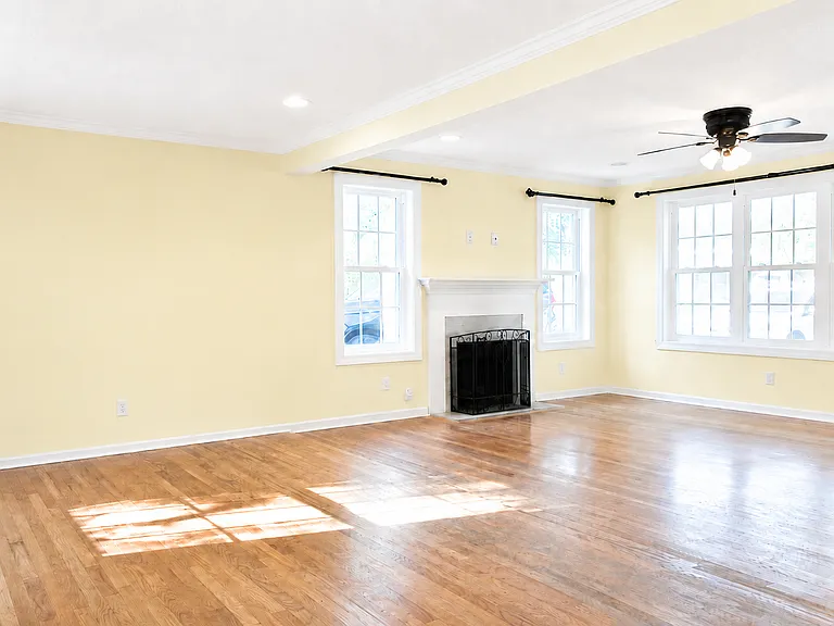 1554 Geraldine Dr — Photo 2