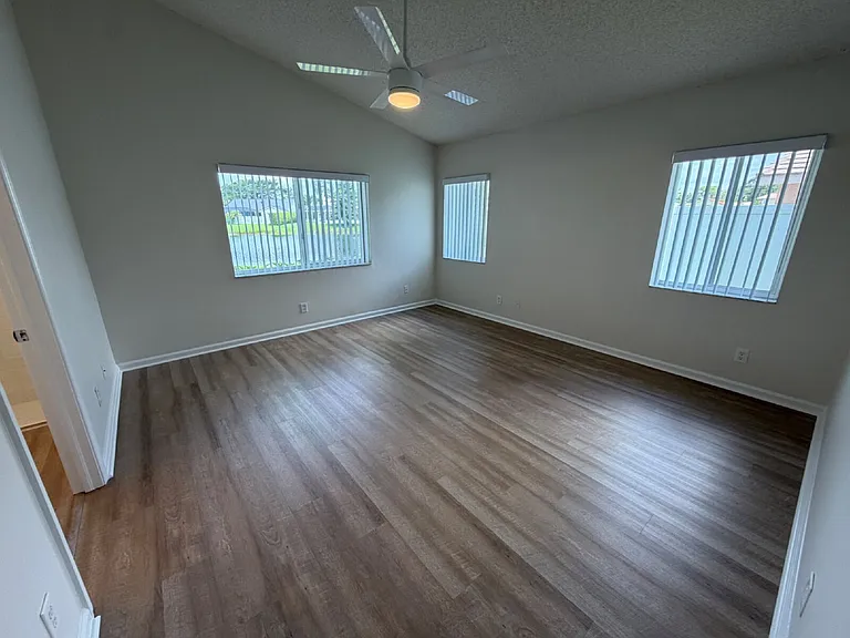 8657 Rosalie Ct — Photo 16