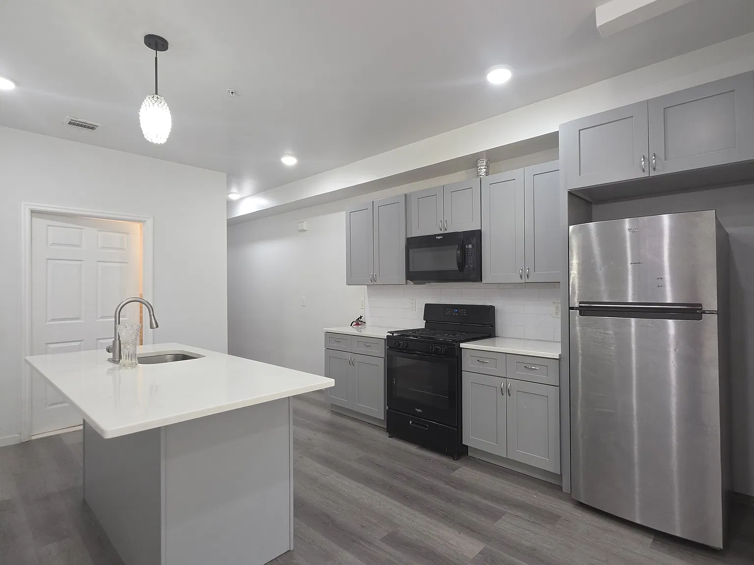2 bed, $2,000 — Photo 3