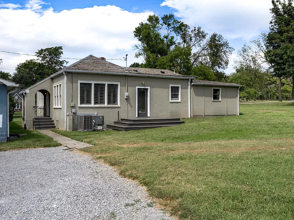 1301 Riverside Dr #B