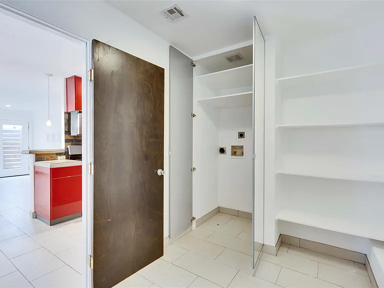 1917 Barge St #104 — Photo 10
