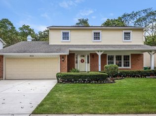903 Cambridge Dr, Buffalo Grove, IL 60089