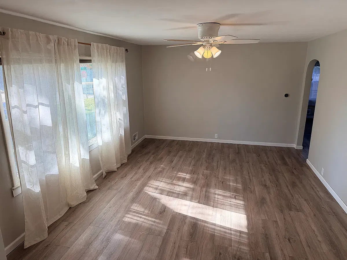 3 bed, 1295 sqft, $1,500 — Photo 2