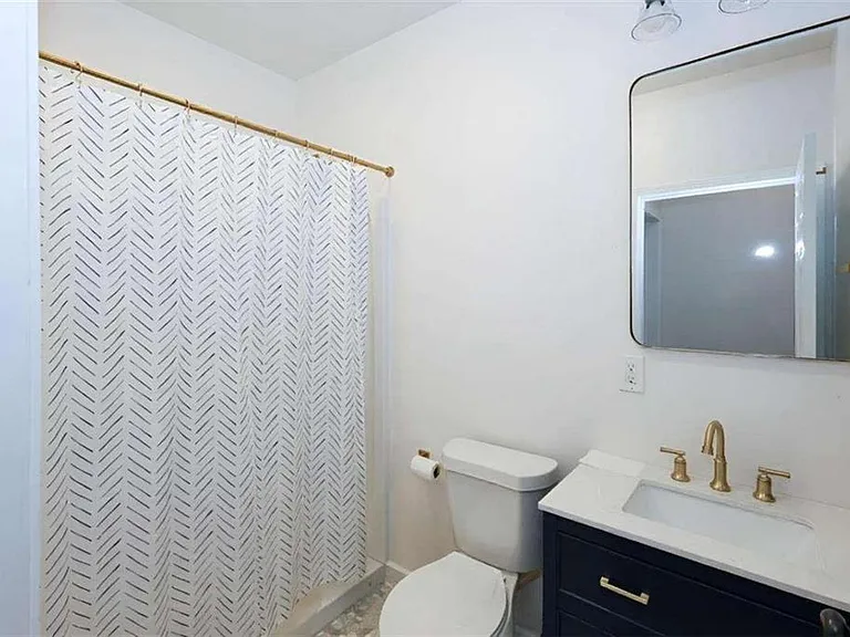 1860 Commons Pl NW — Photo 14