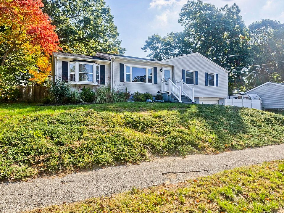1st image of 107 Parenteau Dr
