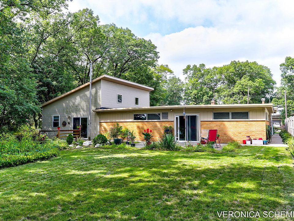 1st image of 3248 Dorais Dr NE