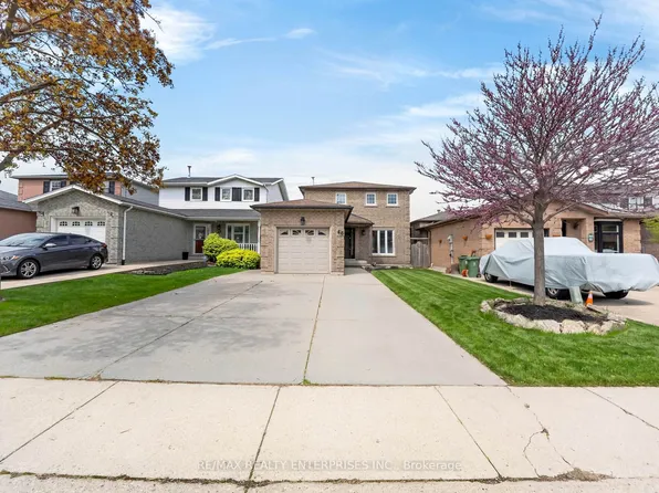 46 Robson Cres, Hamilton, ON L8W 3J1
