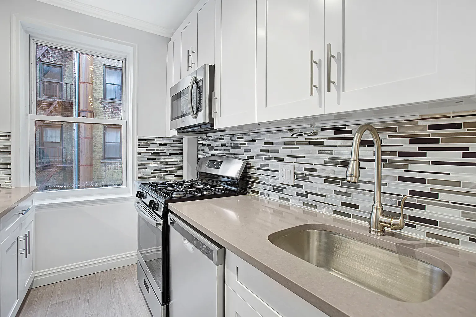 305 West 52nd Street — Photo 2