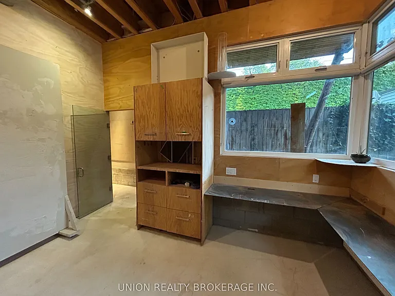 303 Coxwell Ave — Photo 10
