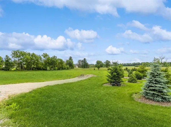 3020 Lynx Dr, Coggon, IA 52218