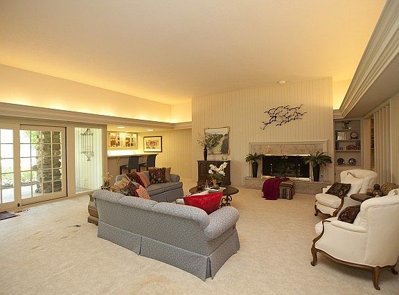 Wall of windows in Great Room.