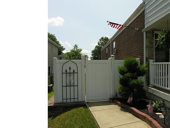 5th image of 1124 Napier St