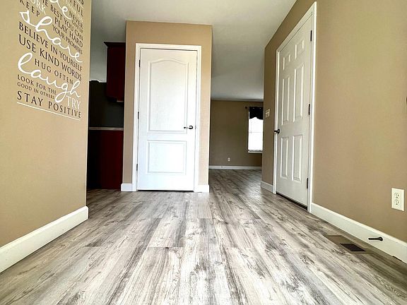 3rd image of 600 Joyce Ln