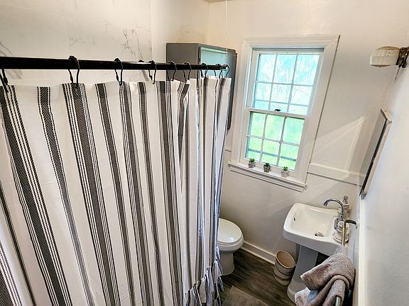 4th image of 715 Main St #4