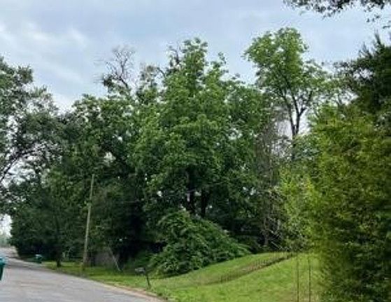 Exterior Neighborhood (street photo)