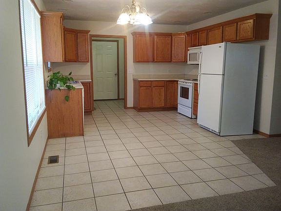 Kitchen/Dining Area