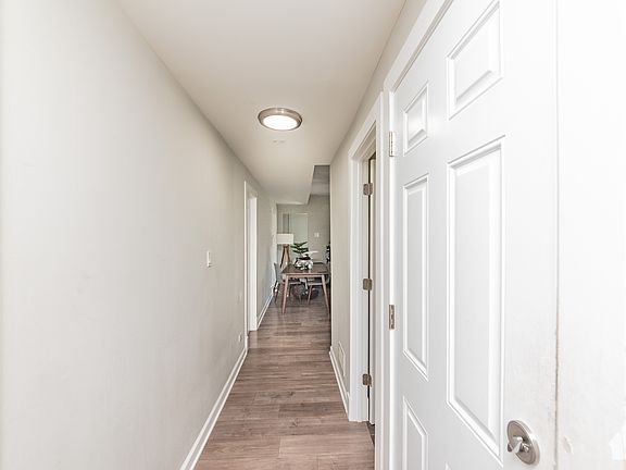 4th image of 2923 N Avers Ave #2