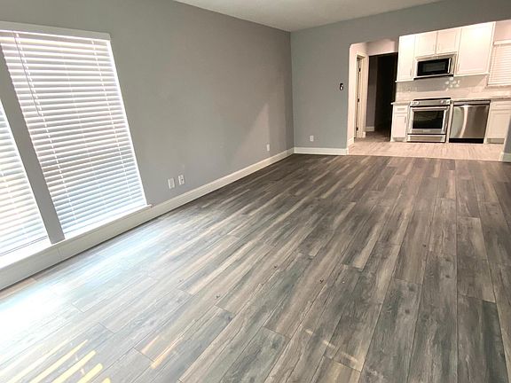 4th image of 1007 Longley St