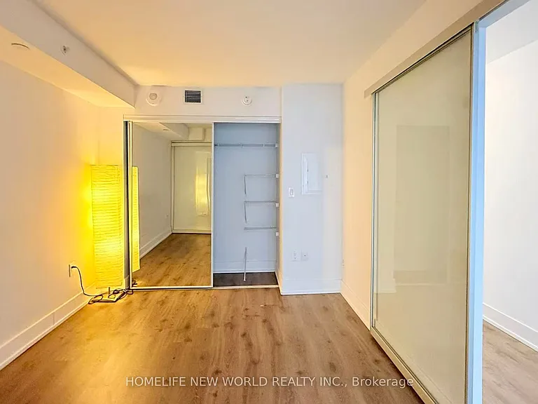 955 Bay St #814 — Photo 15