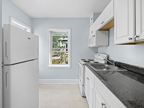 4th image of 1913 Lancaster Ave Unit B
