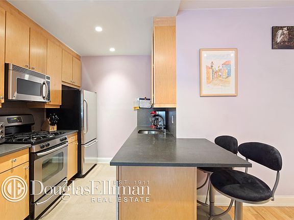 2nd image of 304 W 88th St