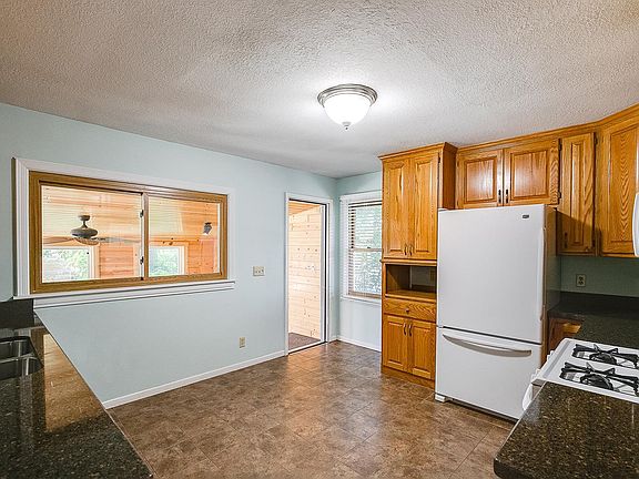 5th image of 1167 Macarthur Ave