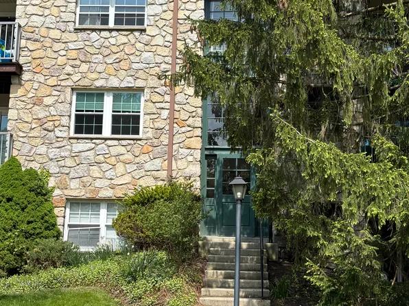 9 Drummers Ln, Wayne, PA 19087