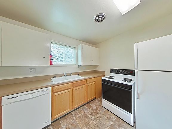 3rd image of 960 NW Cleveland Ave #5