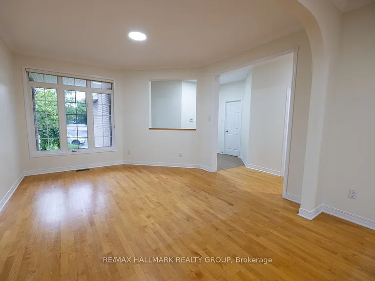 281 Goldridge Dr — Photo 2