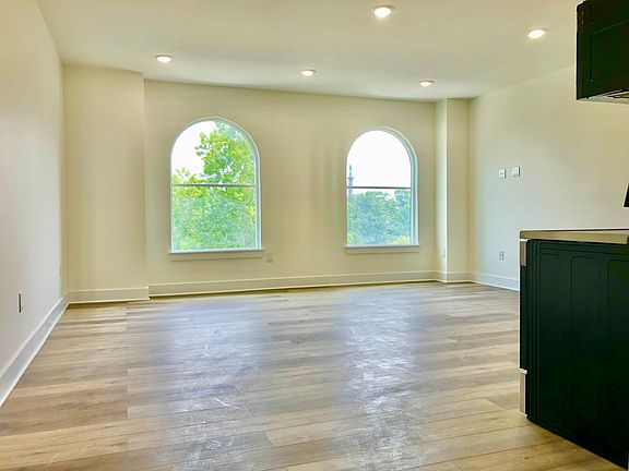 2nd image of 4146 Parkside Ave #504A