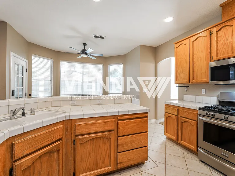 5308 Heritage Ct — Photo 8