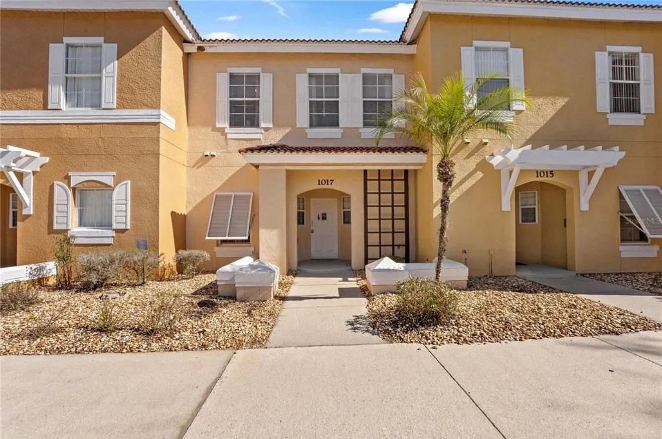 3 bed, 1291 sqft, $1,900 — Photo 1
