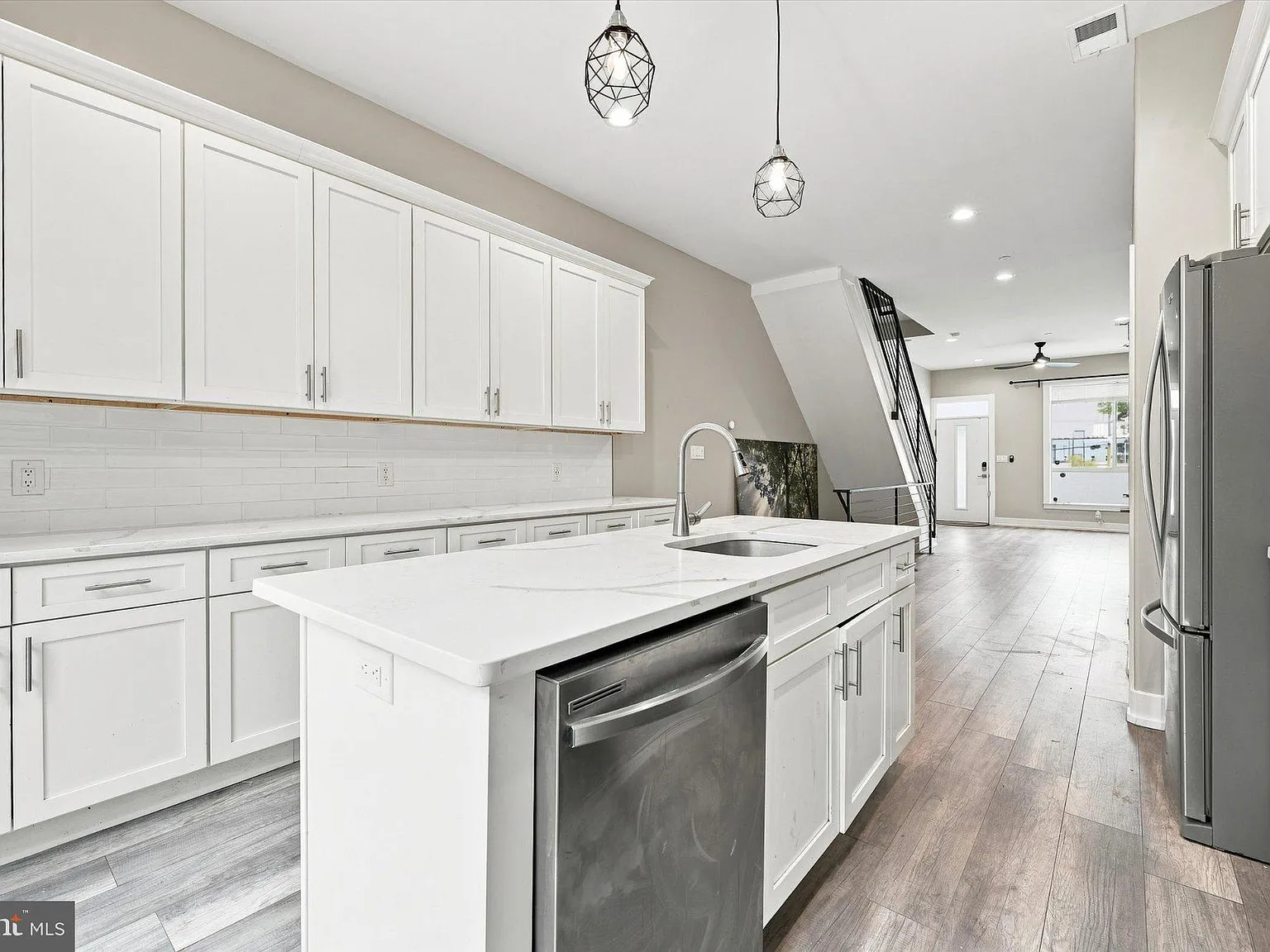 4 bed, 3.5 bath, 1906 sqft, $2,400 — Photo 3