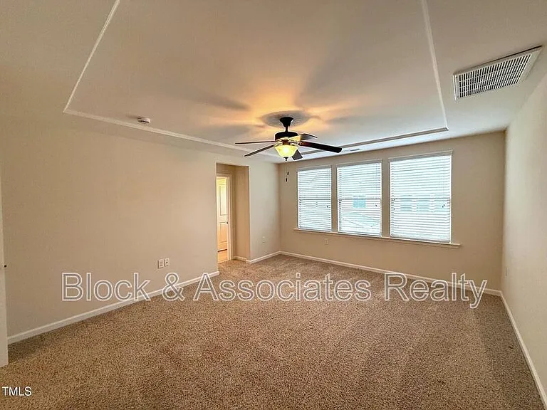 238 Begen St — Photo 16