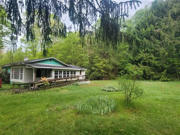 190-192 Hawkins Hollow Rd, Connellsville, PA 15425