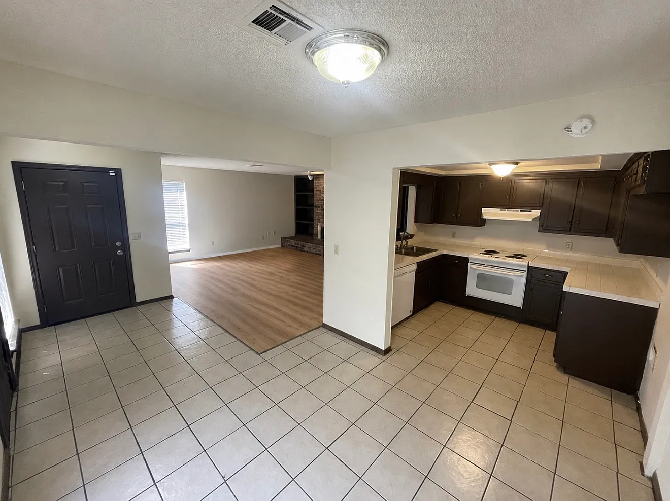 2 bed, 1410 sqft, $1,450 — Photo 4