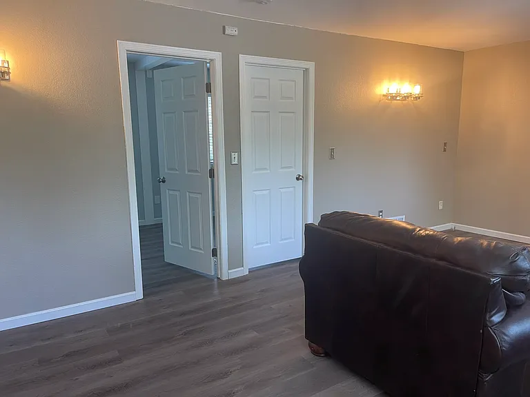 1729 Devon Rd #UPPER FLOOR APARTMEN — Photo 5