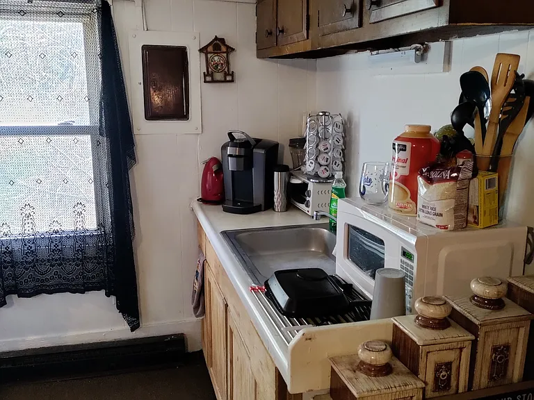 1086 Kings Hwy #4 — Photo 7