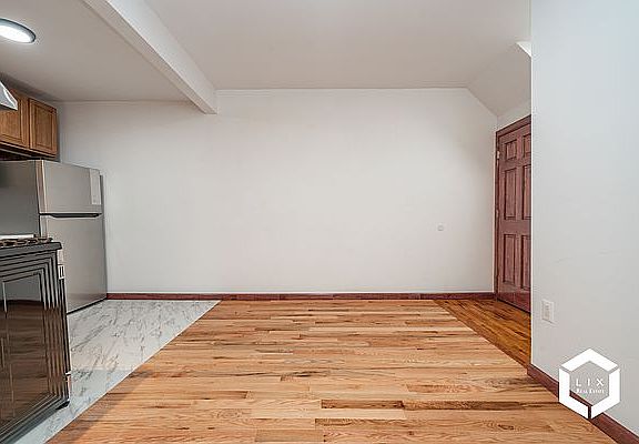 4th image of 28 E 31st St #2F