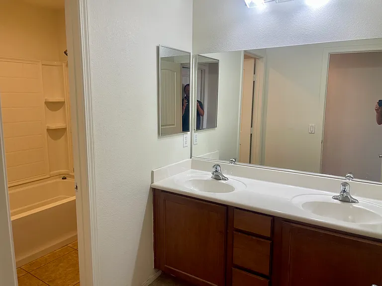 6550 Ditmars St — Photo 9