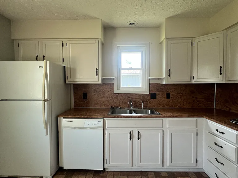 5051 & 5055 Marshall Dr — Photo 4