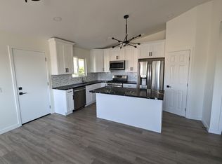 8687 Lynx Rd #B, San Diego, CA 92126