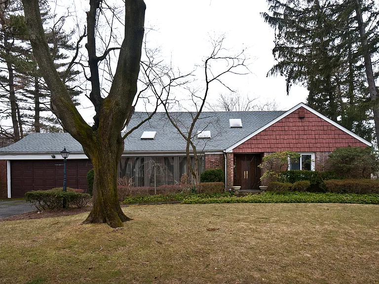 70 Longfellow Rd — Photo 1