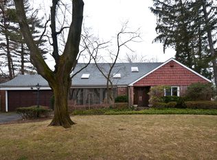 70 Longfellow Rd, Great Neck, NY 11023